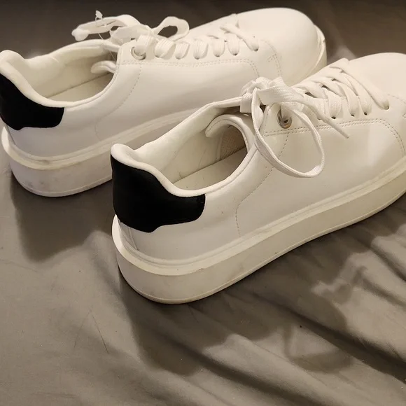 Torrid chunky lace up sneaker - Picture 4 of 4